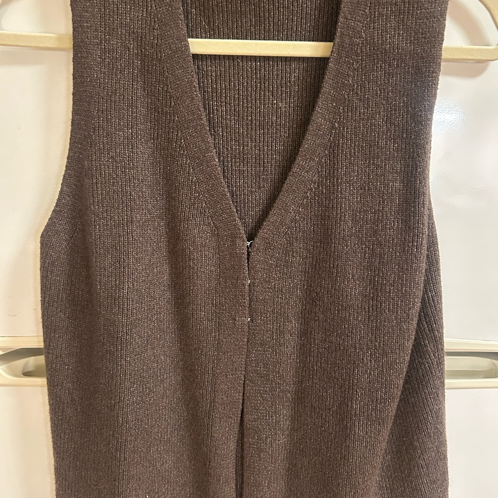 Commense Brown V-Neck Sleeveless Sweater